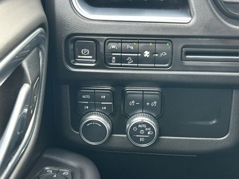 Used 2021 GMC Yukon XL AT4 image 21