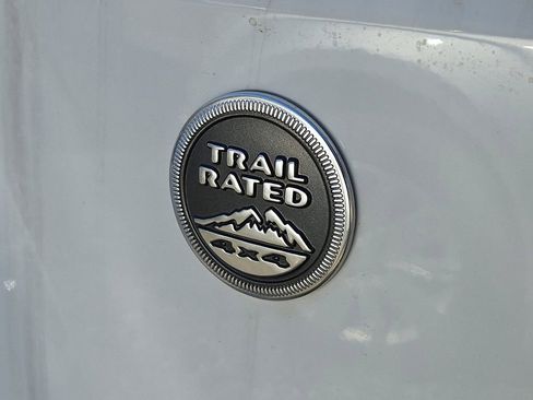 Used 2018 Jeep Wrangler Unlimited Sahara w/ Connectivity Group image 11