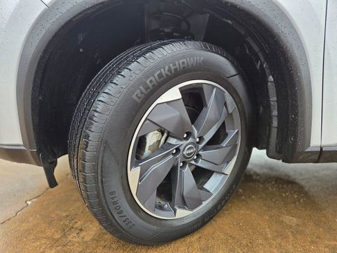 Used 2025 Nissan Rogue SV FWD image 31