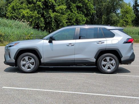 Certified 2025 Toyota RAV4 LE AWD/4WD image 4