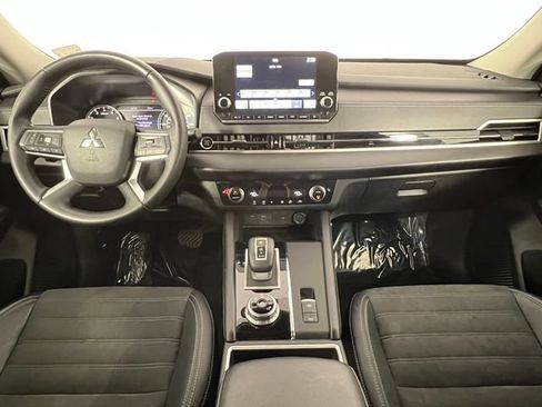 Used 2024 Mitsubishi Outlander SE image 28