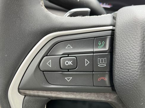 Used 2023 Jeep Grand Cherokee Limited image 25