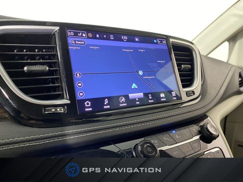 Used 2021 Chrysler Pacifica Limited w/ Uconnect Theater Family Group AWD/4WD image 4