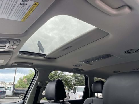 Used 2025 Kia Telluride S FWD image 18