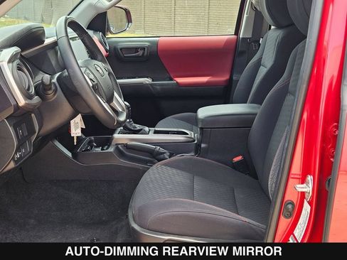 Used 2022 Toyota Tacoma SR5 RWD image 11