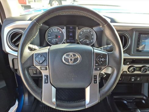 Used 2018 Toyota Tacoma SR image 19