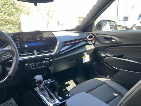 New 2026 Chevrolet Trax RS w/ Sunroof Package image 24