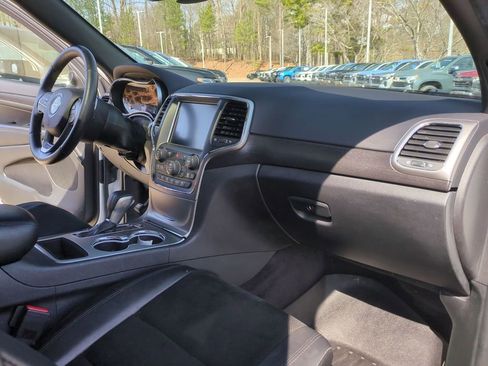 Used 2017 Jeep Grand Cherokee Altitude image 33
