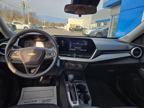 Used 2024 Chevrolet Trax LS w/ LS Convenience Package image 3
