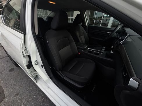 Used 2025 Nissan Altima 2.5 SV image 40