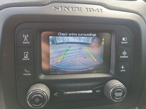 Used 2016 Jeep Renegade Limited image 14