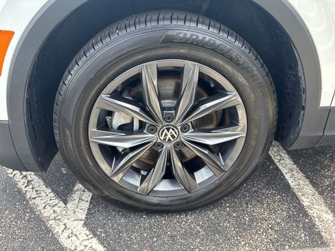 Certified 2023 Volkswagen Tiguan SE w/ Panoramic Sunroof Package FWD image 27