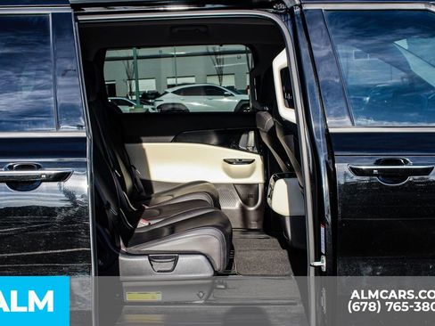 Used 2024 Kia Carnival SX image 16