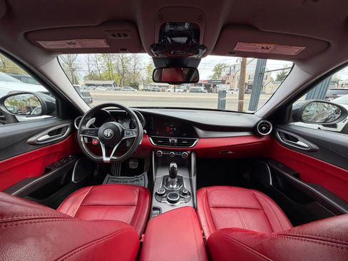 Used 2017 Alfa Romeo Giulia w/ Sport Appearance Package image 14