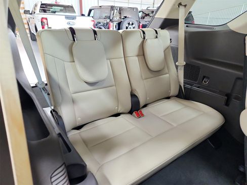 Used 2023 Ford Explorer Platinum w/ Technology Package image 46