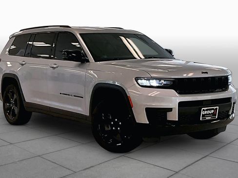 Used 2023 Jeep Grand Cherokee L Laredo AWD/4WD image 2