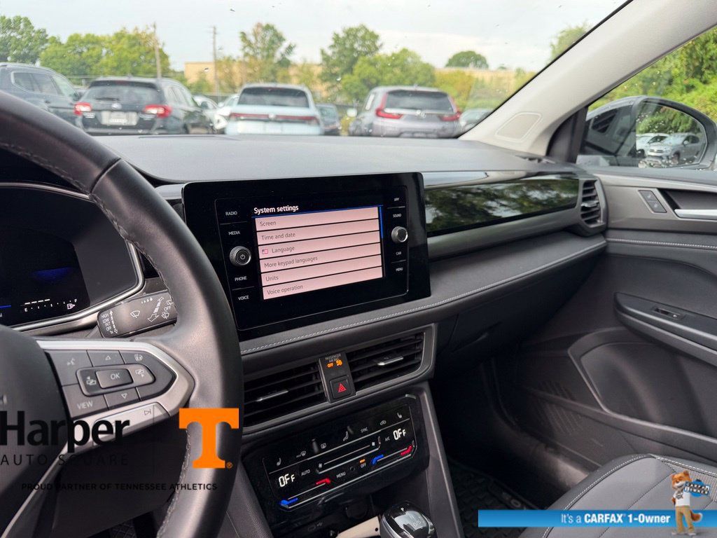 Used 2025 Volkswagen Taos SE AWD/4WD image 16