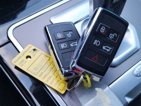 Used 2020 Land Rover Range Rover Evoque SE image 33