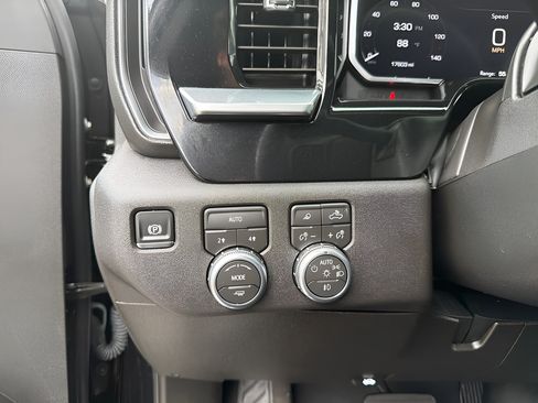 Used 2026 GMC Sierra 1500 SLT AWD/4WD image 35