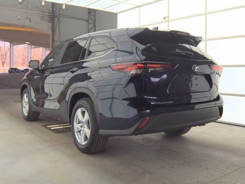 Used 2025 Toyota Highlander LE image 11