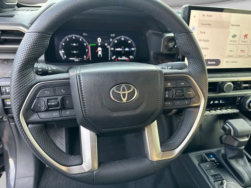 Used 2025 Toyota Tacoma Limited AWD/4WD image 13