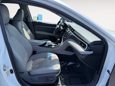 Used 2018 Toyota Camry XSE FWD image 19