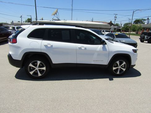 Used 2022 Jeep Cherokee Limited AWD/4WD image 2
