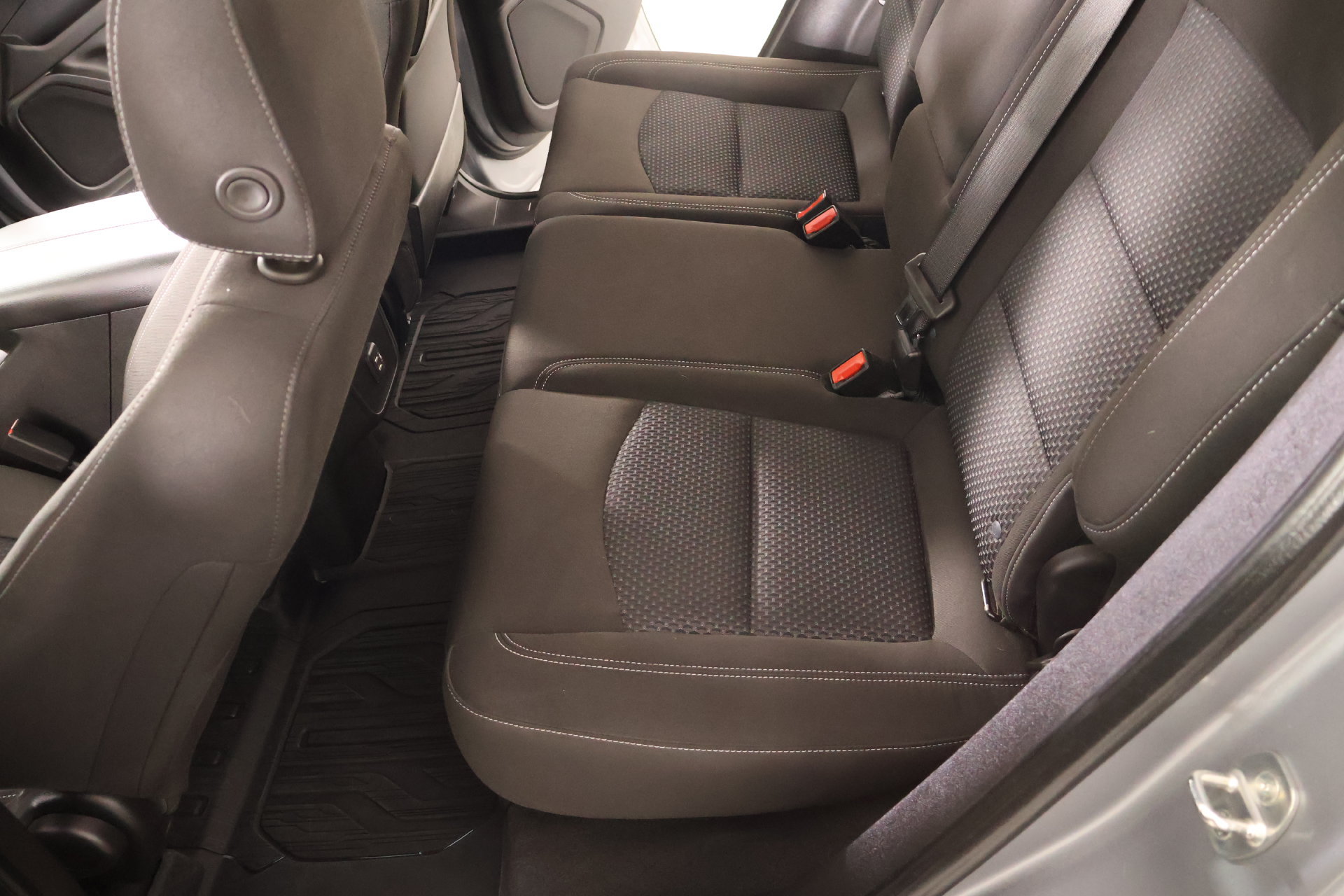 Used 2023 GMC Terrain SLE w/ LPO, Floor Liner Package FWD image 11