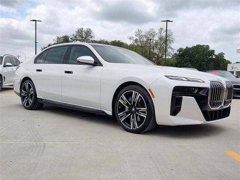 Certified 2023 BMW 740i RWD image 8