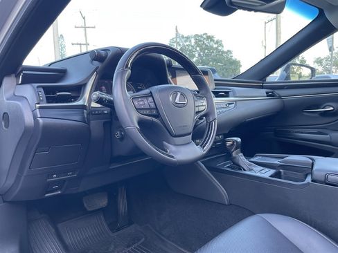 Used 2020 Lexus ES 300h w/ Premium Package FWD image 14