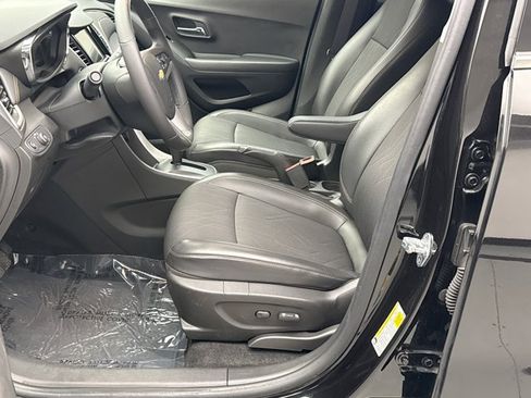 Used 2019 Chevrolet Trax LT w/ LT Convenience Package AWD/4WD image 11