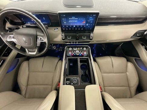 Used 2024 Lincoln Navigator Premiere image 14