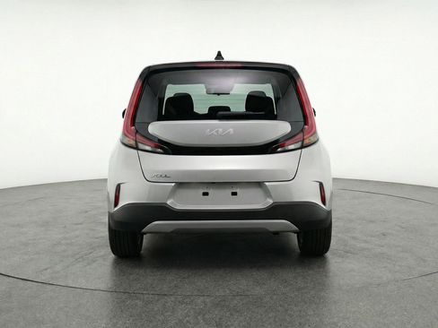 Used 2025 Kia Soul LX w/ LX Technology Package FWD image 7