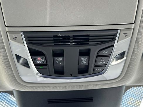 Certified 2025 Acura MDX w/ Technology Package image 15