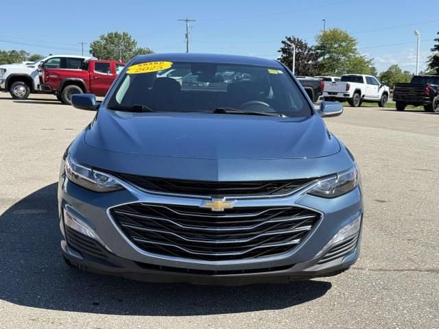 Used 2025 Chevrolet Malibu LT FWD image 3