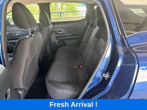 Used 2025 Nissan Kicks SV FWD image 3