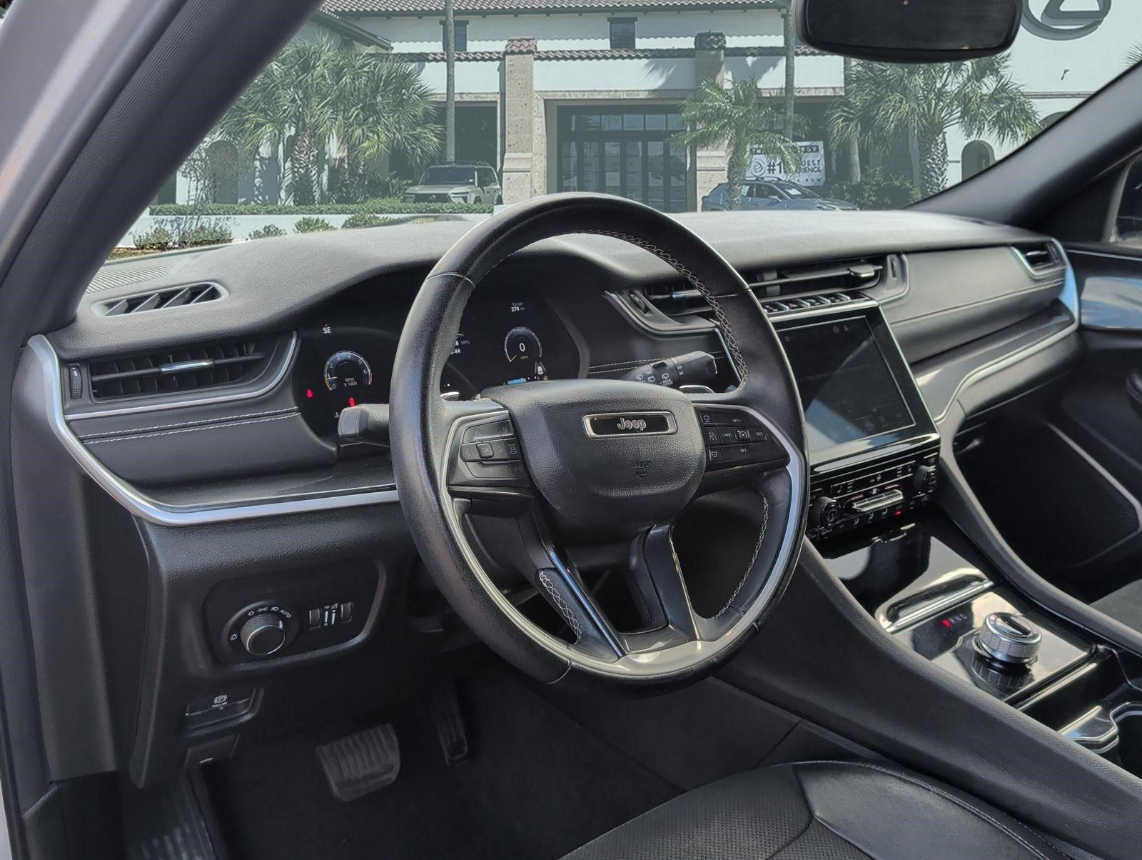 Used 2022 Jeep Grand Cherokee L Laredo RWD image 12