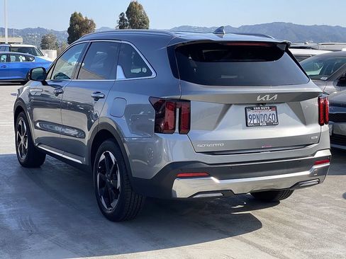Used 2025 Kia Sorento EX AWD/4WD image 6