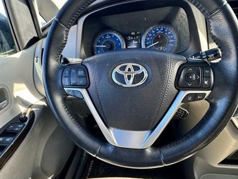 Used 2019 Toyota Sienna XLE w/ XLE Navigation Package image 15