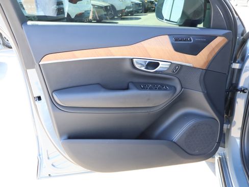 Used 2022 Volvo XC90 T6 Momentum w/ Advanced Package image 24