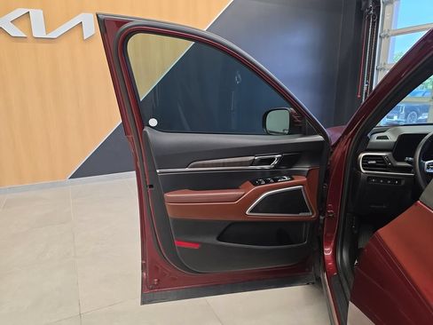 Certified 2023 Kia Telluride EX w/ EX Captain's Chair Package FWD image 16