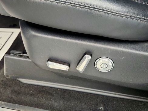 Used 2025 Lincoln Navigator Reserve w/ Jet Appearance Package image 11