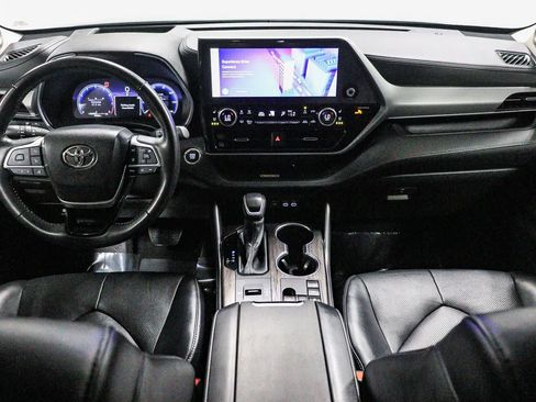 Used 2023 Toyota Highlander Platinum FWD image 14