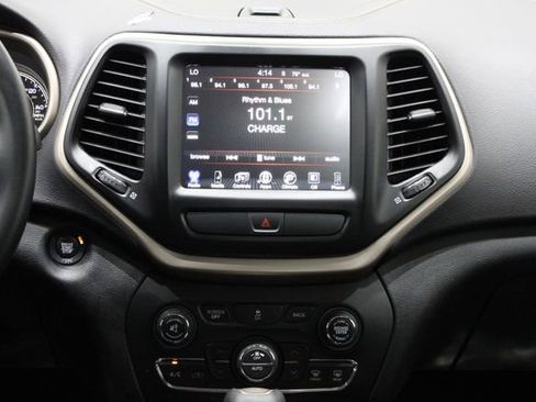 Used 2017 Jeep Cherokee Latitude w/ Comfort/Convenience Group image 23