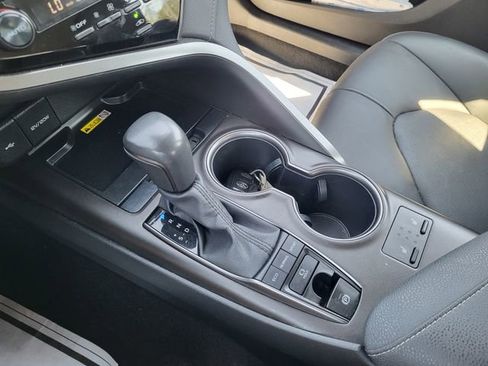 Used 2023 Toyota Camry XSE FWD image 17