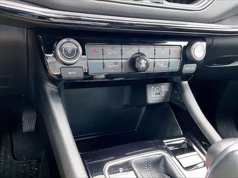 Used 2022 Jeep Compass Altitude w/ Sun and Sound Group image 24