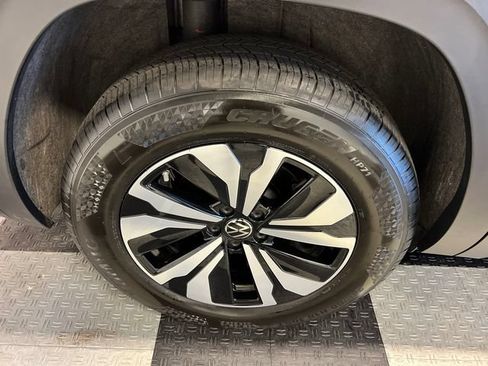 Certified 2025 Volkswagen Atlas SE FWD image 14