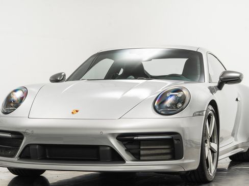 Used 2023 Porsche 911 Carrera T RWD image 5