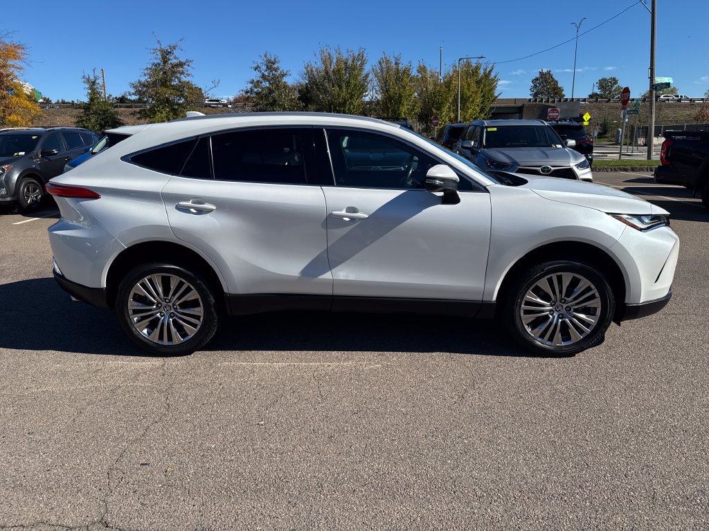 Used 2023 Toyota Venza XLE AWD/4WD image 10