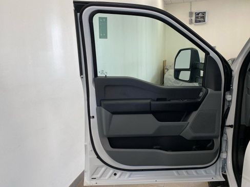 New 2026 Ford F250 XL w/ XL Chrome Package image 9